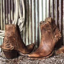 Levency Zipper Rivets Chunky Heel Boots