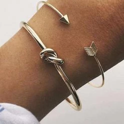 Levency Knot Arrow Bracelet
