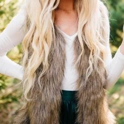 Levency Pockets Sleeveless Faux Fur Vest New In