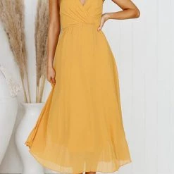 Levency New In Spaghetti Strap Midi Dress