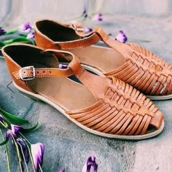 Levency Woven Round Toe Flat Sandals