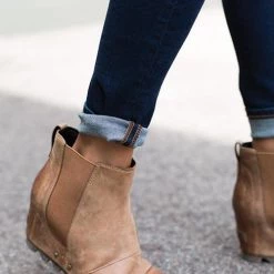 Levency New In Vintage Wedge Non Shell Boots