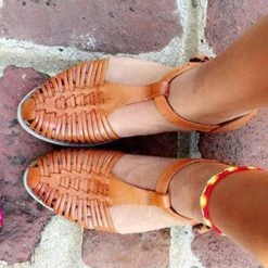 Levency Woven Round Toe Flat Sandals