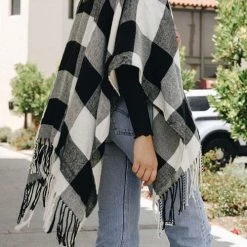 Levency Plaid Tassles Scarf